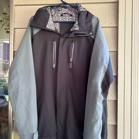 Dakine ski jacket  chest 22” length 32” hooded mesh interior pockets - Picture 1 of 10